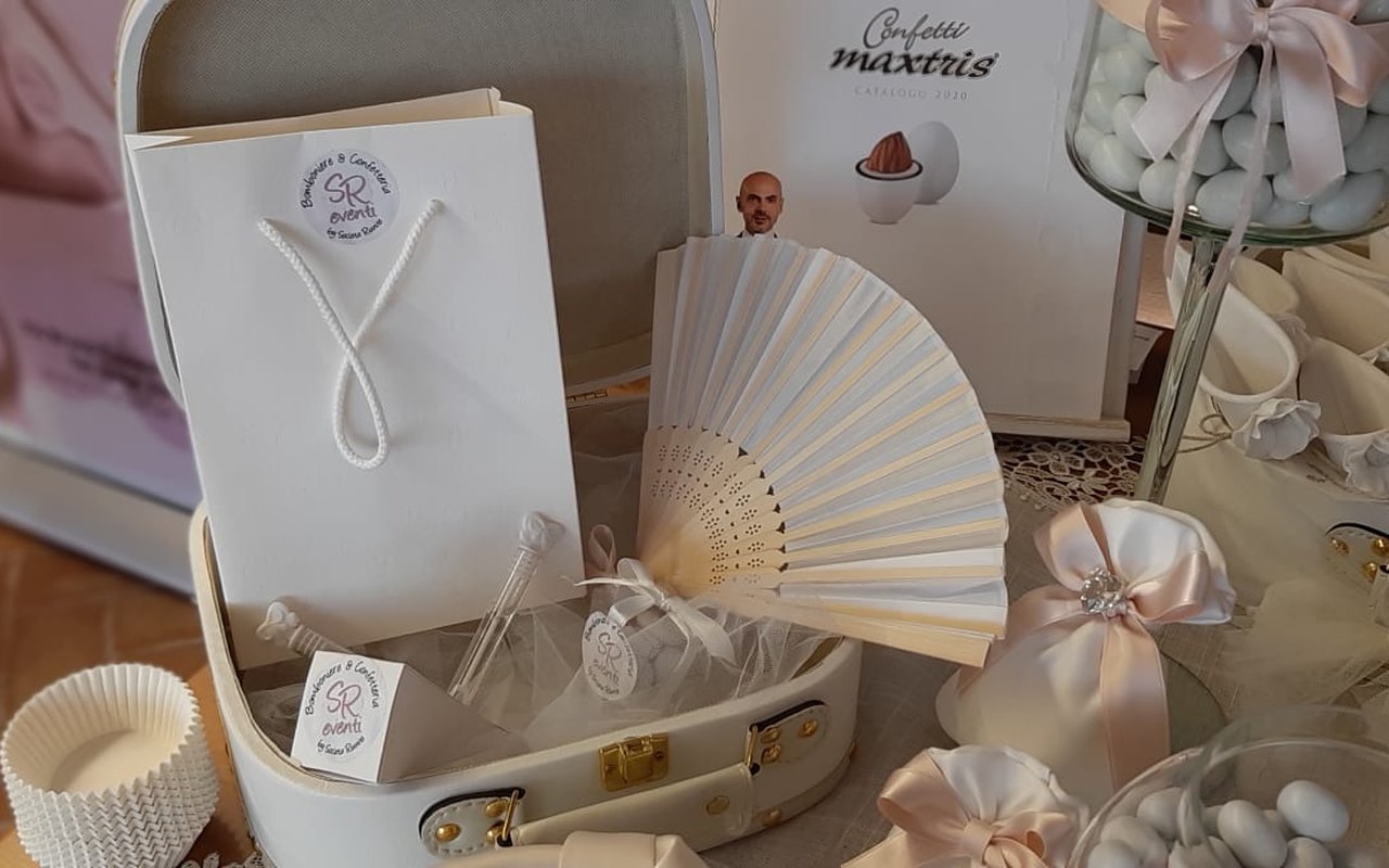 Confetti Maxtris, coni portaconfetti e sacchetti pronti per la confettata a Terni